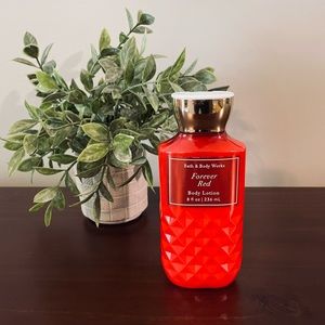 Bath and body works 8 oz Forever Red lotion